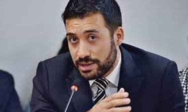 Cacace sembró dudas respecto a la Ley Bases desde la UCR.No crean que la UCR hará lo mismo que antes o no acepte los cambios .Un vocero calificado el Sanluiseño 