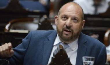 Burla de marioneta D Alessandro luego del veto " los haberes de los jubilados le ganan a la inflación".