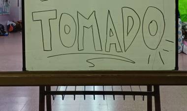 Comienzan las tomas en la UNSL por el veto de MILEI .Apoyan a los  Legisladores que apoyan el rechazo 