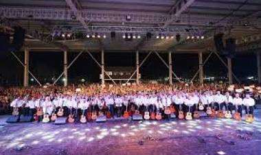 Las 100 Guitarras. Walter Aguilar, él creador no reconocido?Trigo era su funcionaria . Poco creíble que haya actuado de manera unilateral . Memoria Selectiva.