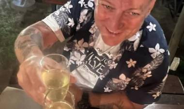 SOFECA Y FETARA los sellos de goma del presunto líder gremial porteño, que quiso entrar a los Frigoríficos  de Villa Mercedes.Fue rechazado por los trabajadores.Se dedicó a otra cosa .La pata política P de la que no se habla  y lo bancaron.