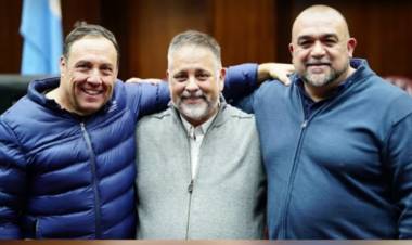 El poggismo explotó de Peronismo . Una foto de Maxi, Toti y Endeiza lo  evidenció.Viva Perón carajo .