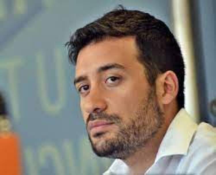 Cacace"no es ètico que Riollo tenga de ñoquis a la mujer de Poggi"