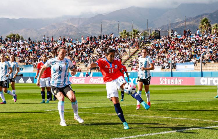 FÚTBOL FEMENINO: Argentina le ganó 1-0 a Chile 
