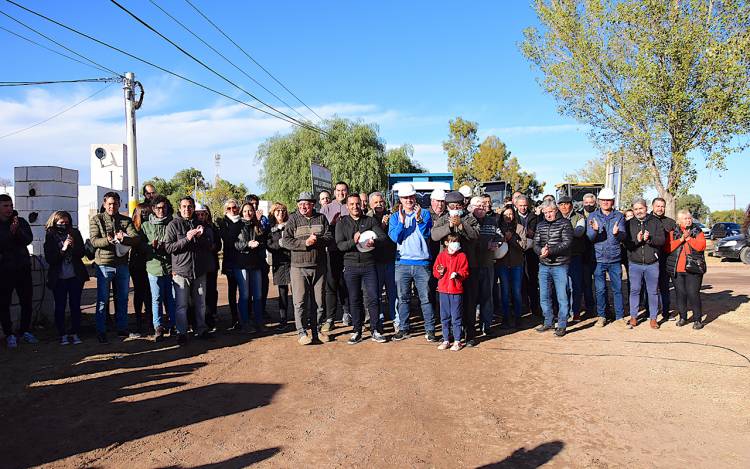 Llega el asfalto a los barrios Mirador del Cerro I y II 