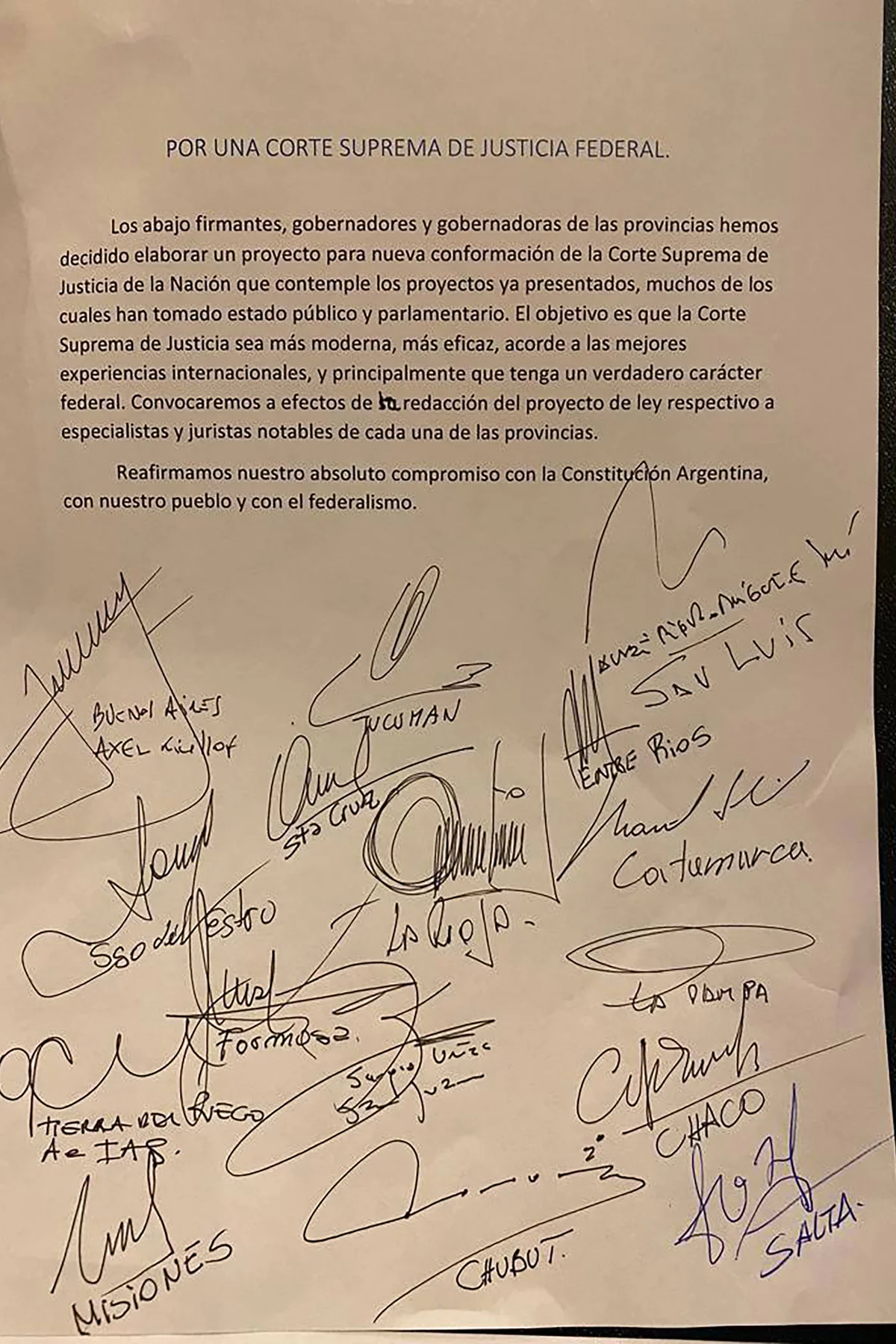 Gobernadores plantean ampliar la Corte .Alberto apoyó la postura 