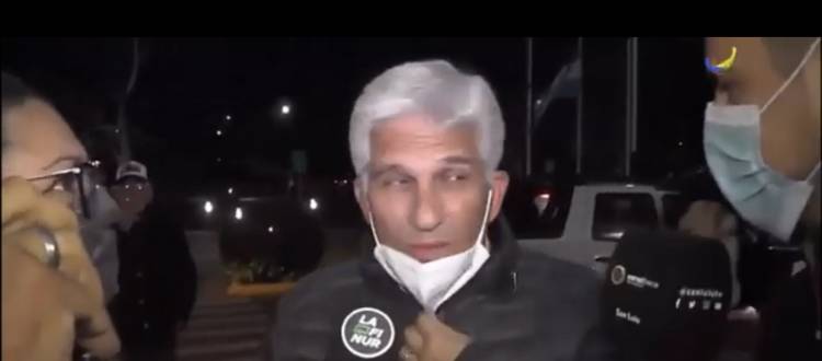 Poggi no pudo explicar la corrupciòn.Idiota y desencajado.