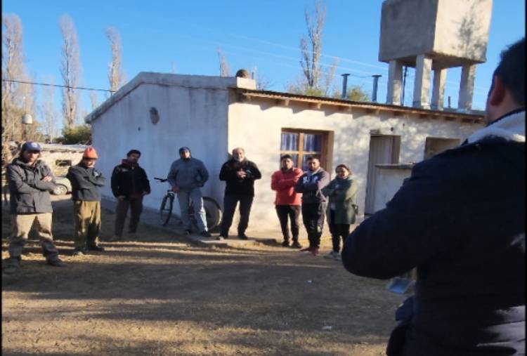 PARAJE JUAN GÓMEZ: reunión por agua cruda
