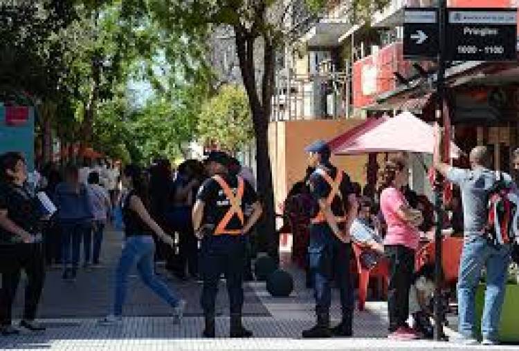 La Policìa de calle necesita de la empatìa de la gente.Como funciona en el mundo y en Argentina.San Luis y su realidad