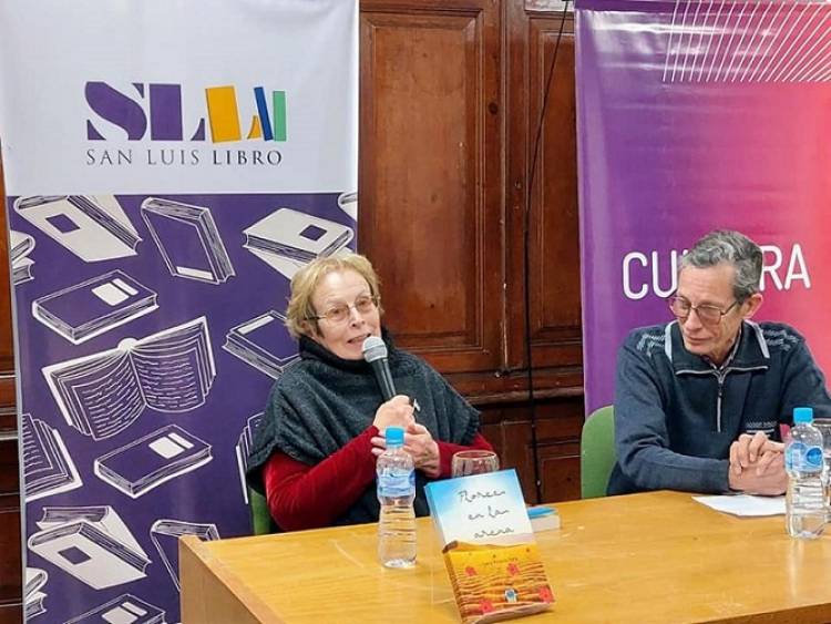 Amanda Coria presentó “Flores en la arena”