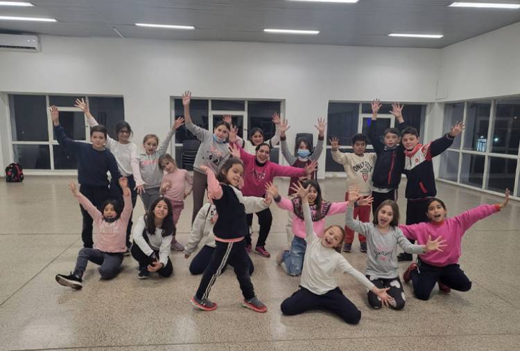 Continúan las clases de Teatro Musical en el Puente Blanco