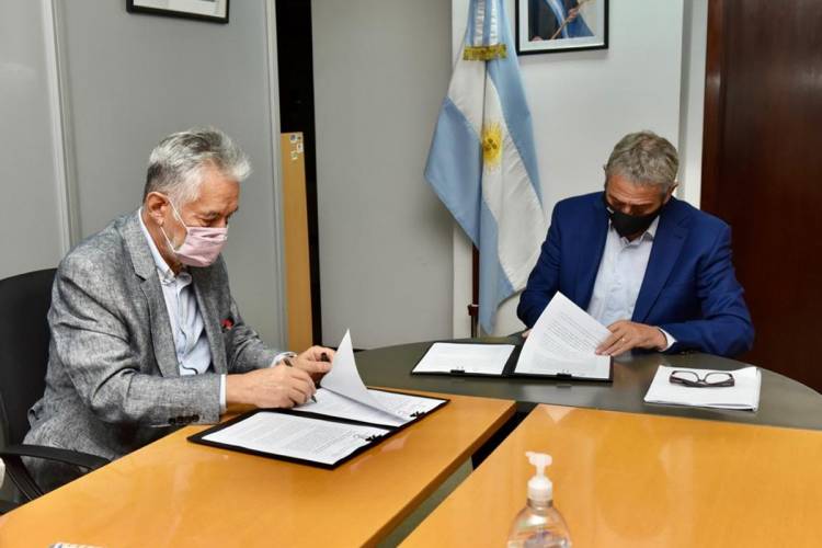 Alberto y Ferraresi para mejorar La Punta. Convenio Marco y altura política  para servicios a 520 lotes .