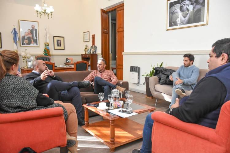 Maxi con la Rural Río V y su exposición. Positiva reunión de carácter política e institucional 