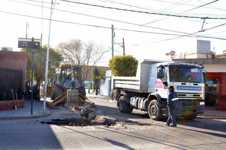 Ciudad de San Luis: renuevan conexiones de la red cloacal