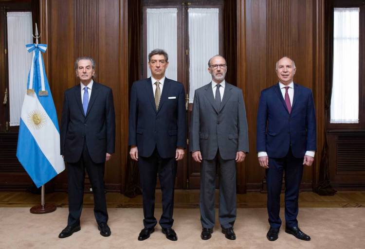 Tratan este jueves la ampliación de la Corte.Se acabaría la fabricación de causas para perseguir llevada a cabo por el Macrismo que si tiene impunidad 