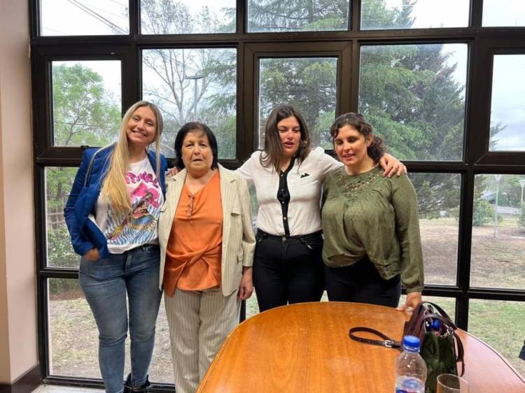 Reconocen a comerciantes que apostaron a la reconstrucción privada . Fue propuesto por la Diputada  Teresa Páez 