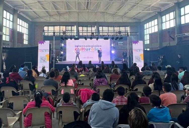 LA TOMA: encuentro en el Colegio Nº 3 “Manuel Belgrano”