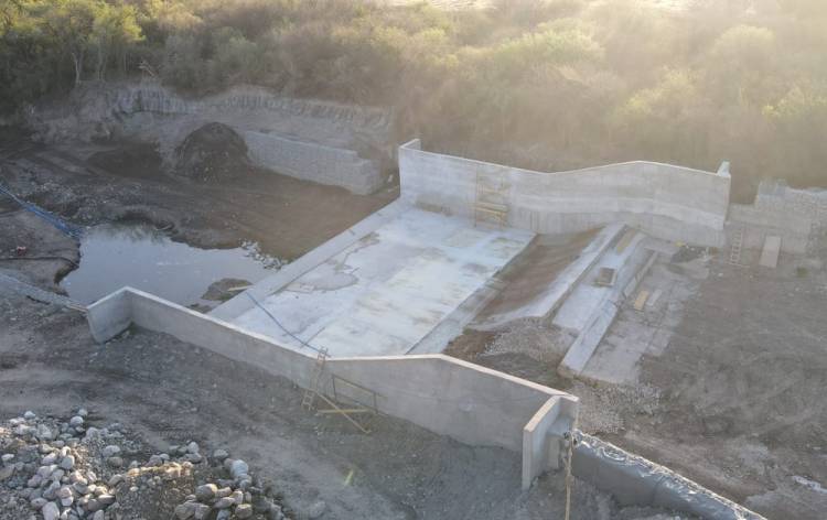 JUNÍN: está muy avanzado el nuevo azud Paso de la Cruz 