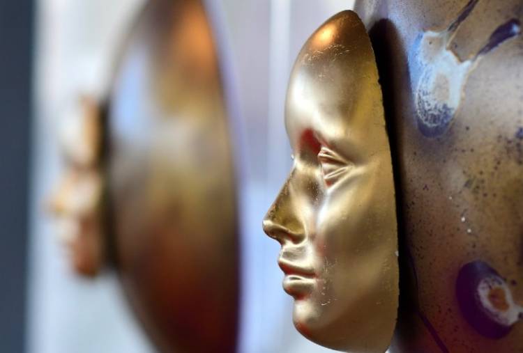 Abrió la muestra “Mujer Glam” en el Hito del Bicentenario