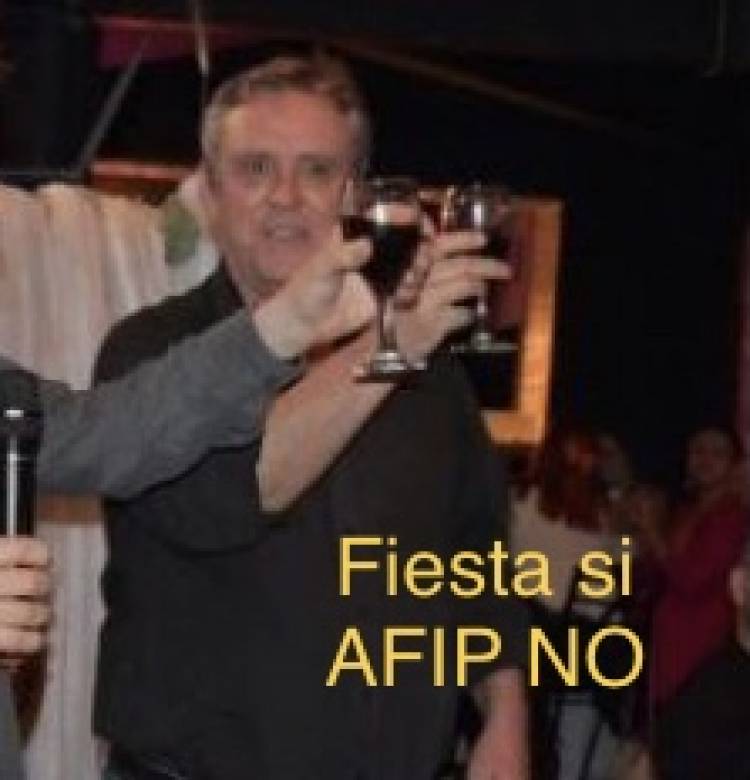 Rivarola debe renunciar . Anarquía administrativa y despilfarro dejan sin aportes a los trabajadores y al abismo al Rector que nunca debió ser. Debe intervenirse de inmediato ante tamañas irregularidades 