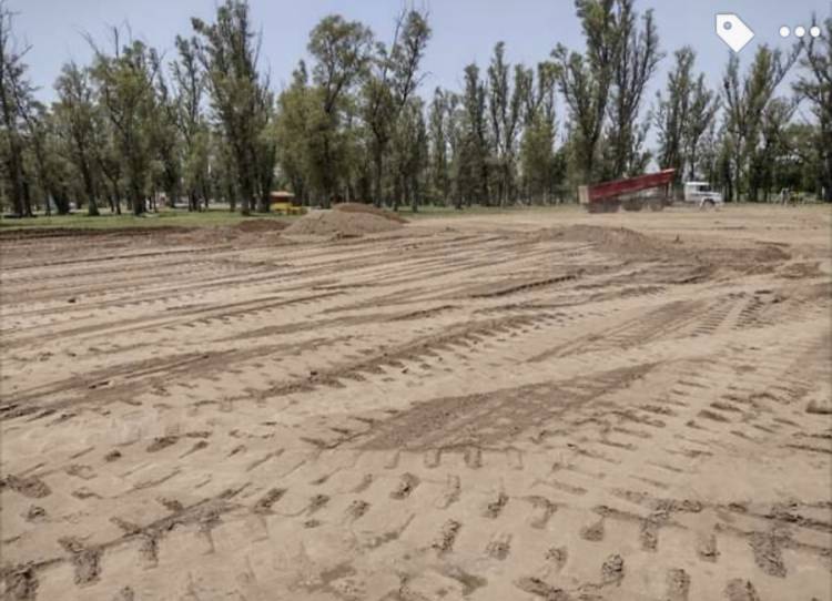 Cancha sintética en el Lago . Una nueva etapa que mejora los servicios a los mercedinos