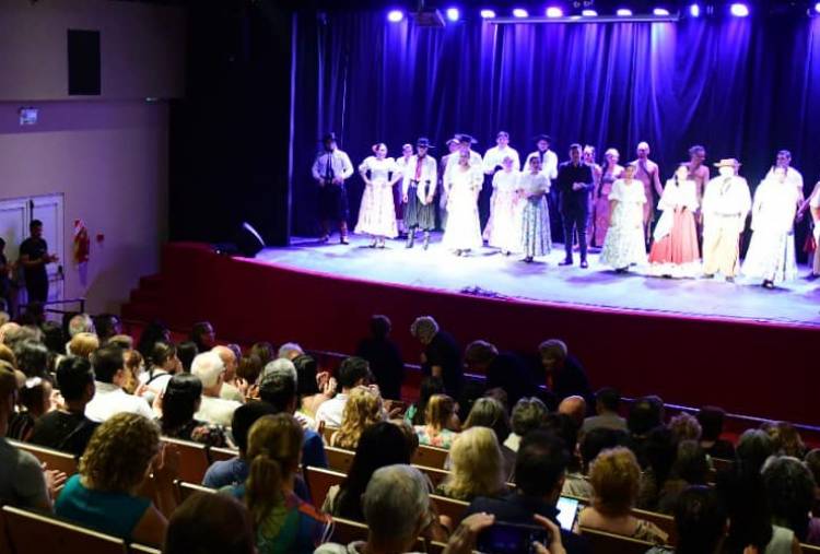 El Teatro de San Francisco presentó su primera obra