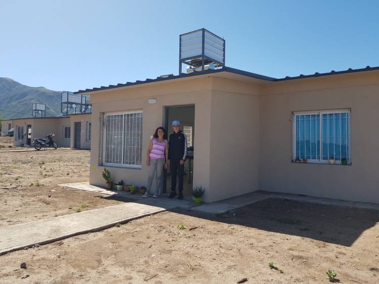 CORTADERAS: casa nueva para 14 familias