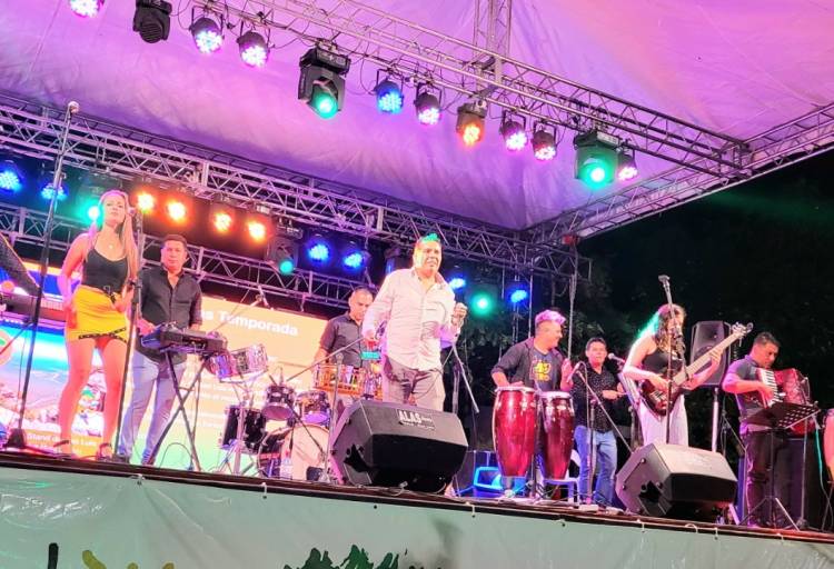 LOS MOLLES: hubo folclore y cuarteto