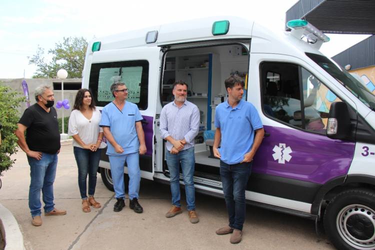 QUINES: nueva ambulancia para el hospital