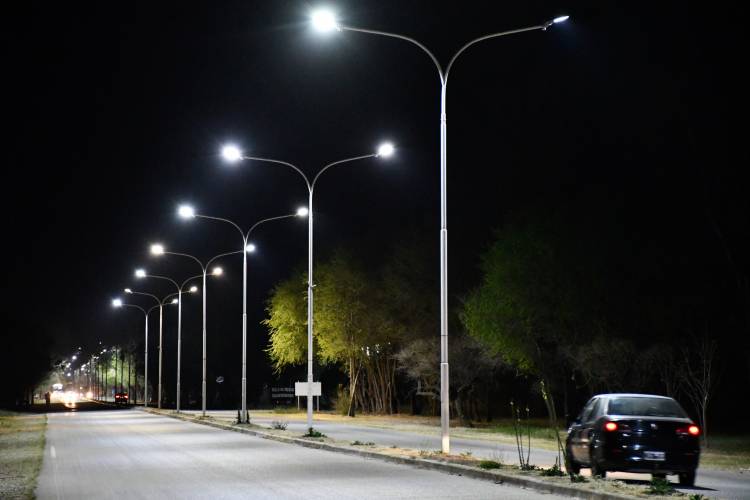 La Provincia jerarquiza Merlo.Iluminación sobre ingreso Ruta 5. Agua , Obras Turísticas, Aportes al Municipio .
