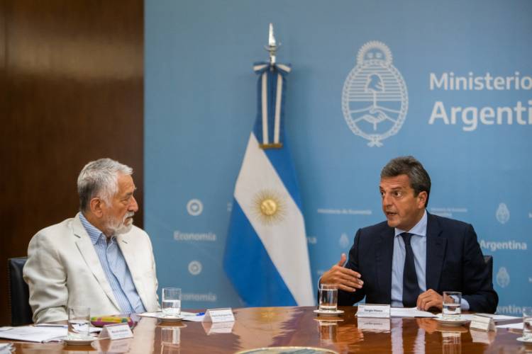 Alberto con Massa para agilizar insumos importados industriales 