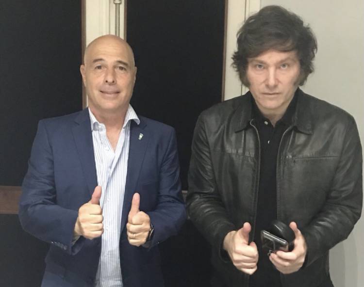 Abdala con MILEI , una opción que crece en San Luis . El proscripto  por J x C, que fundó el PRO . Candidatos a todos los cargos presentarán