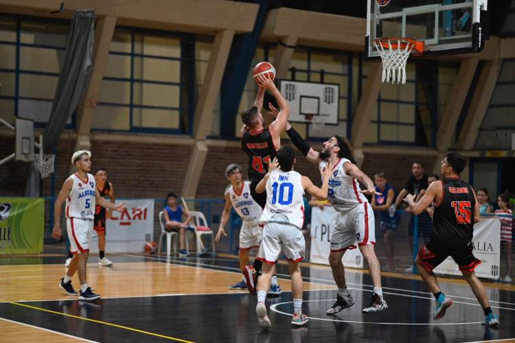 LIGA FEDERAL DE BÁSQUET: Alberdi empezó con el pie derecho 