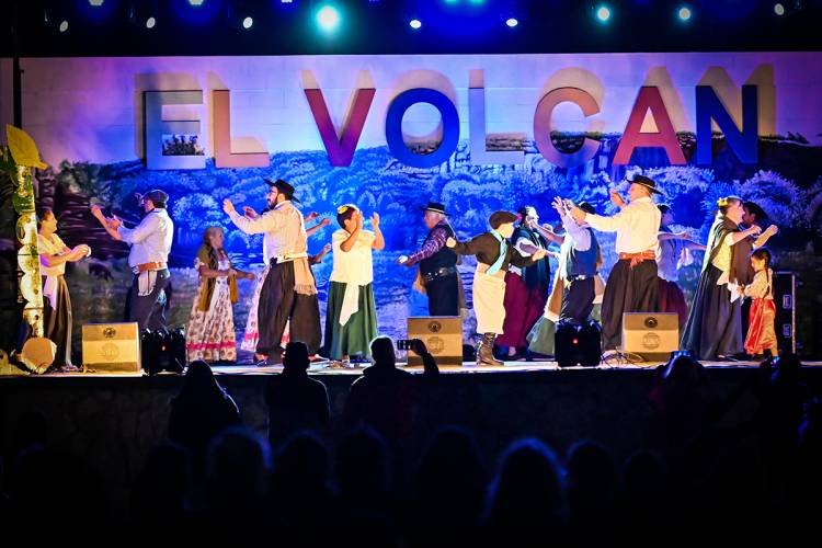 EL VOLCÁN: un escenario a pleno en El Badén