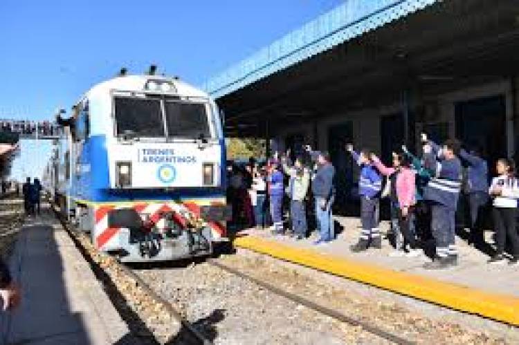 En Abril habrá Tren de Buenos Aires a Mendoza , 30 años después . San Luis se verá cubierto .Opciones en Estación Beazley y Lavaisse 