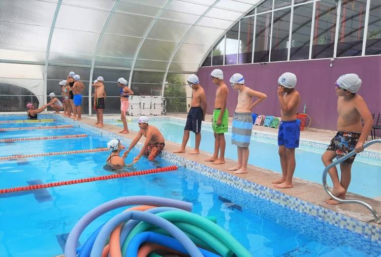 LOS MANANTIALES: también se sumó al Plan de Natación