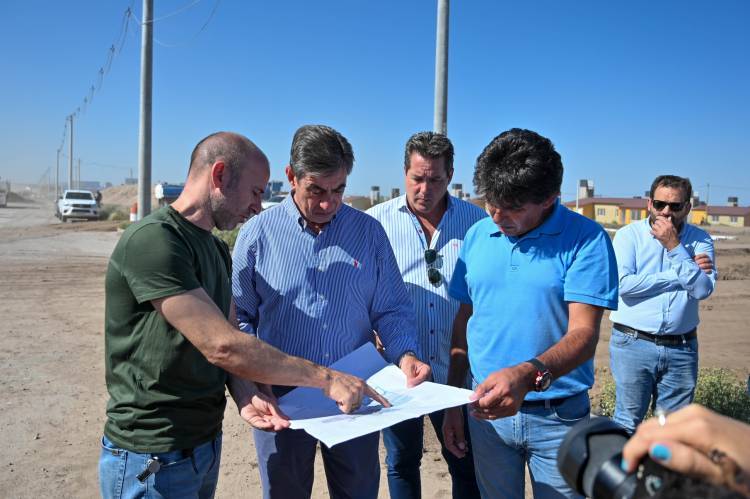 GATO FERNÁNDEZ CONSTRUIRÁ 10 MIL CASAS, 2500 POR AÑO