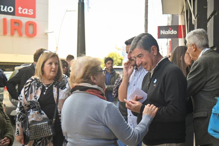 Gato Fernández y una caminata por la ciudad de San Luis