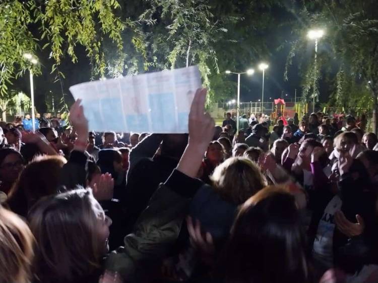 Periale cerró con Maxi en un profundo acto de militancia 