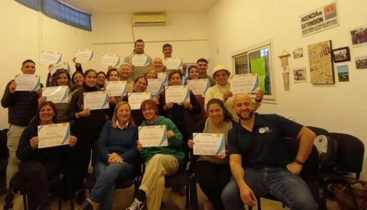 Primeros egresados en la escuela de oficios rurales