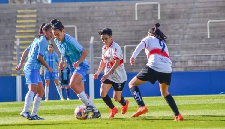 FÚTBOL FEMENINO: San Luis FC ganó y sigue líder