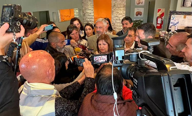 ROBARON Y GOLEPARON A QUIENES ESCRACHARON A BULLRICH