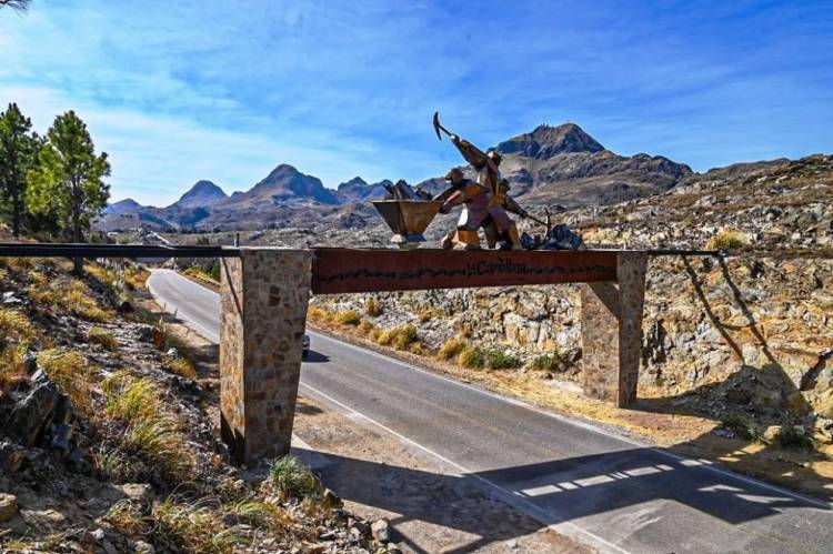 LA CAROLINA: nuevo pórtico, homenaje al minero 