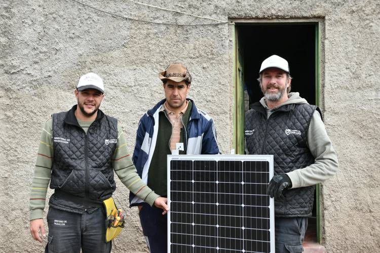 “Mi Energía Rural”: instalaron 24 pantallas solares 
