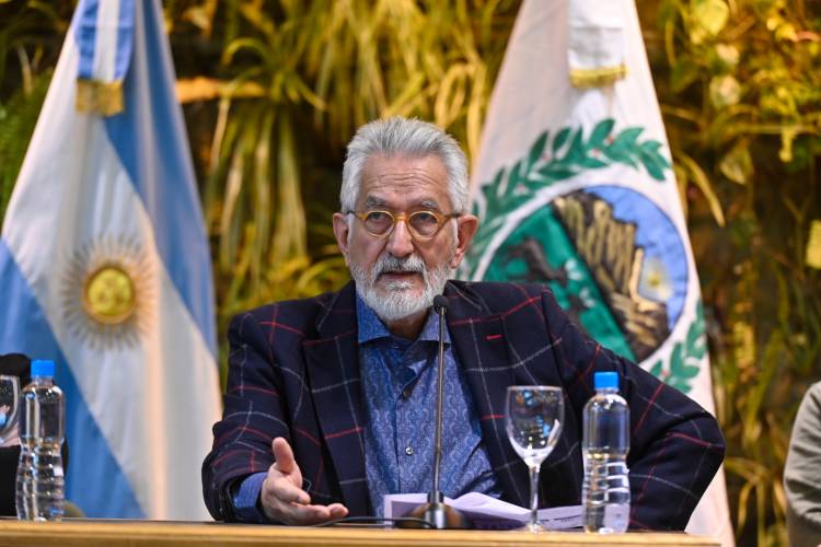 “DE LA CRISIS SE SALE POR ARRIBA, NO POR LA VENTANA”