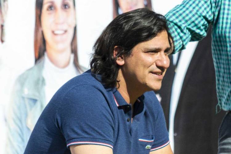 “El Gobierno cayó por los inútiles de los funcionarios”