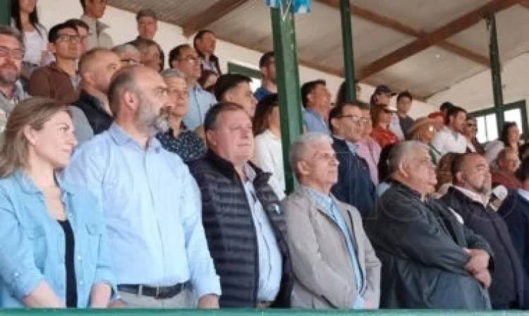 Rural Río V.Pobres discursos y tribuna macrista con Frontera bancando.La irrealidad de supuestos rectos o de reserva moral 