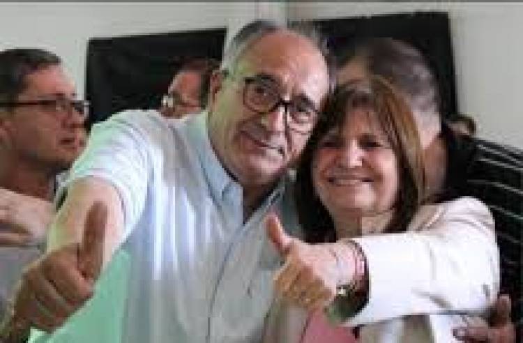 Para Ceballos , Poggi debe dejar de llorar y planificar.La reunión privada de Walter con Bullrrich que molestó a Cacace y a Poggi .Si gana Pato , le exigirá a Claudio que el Ceballismo tenga el 3 por ciento de los cargos , así cortita, dicen en el Ceballismo.