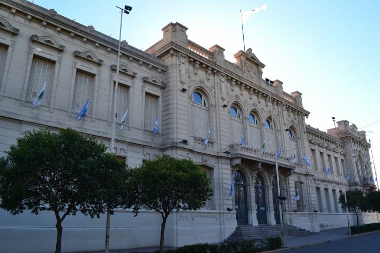 Asumen nuevos magistrados y funcionarios judiciales
