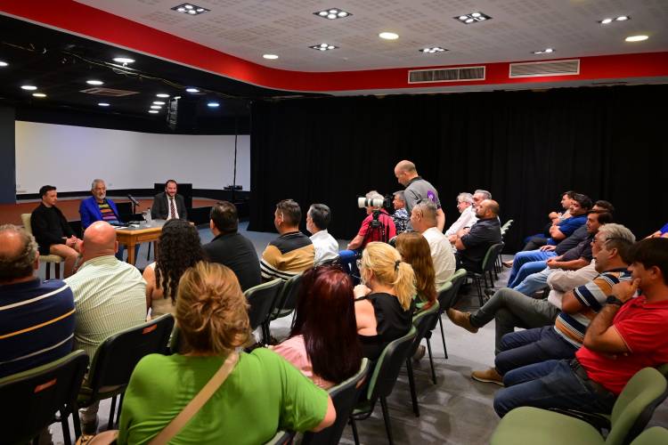 Alberto saca del agua a Poggi a poco de irse.Le pagará aguinaldos al.sector público y los .Municipios.El silencio del electo ante los dichos de MILEI es raro 